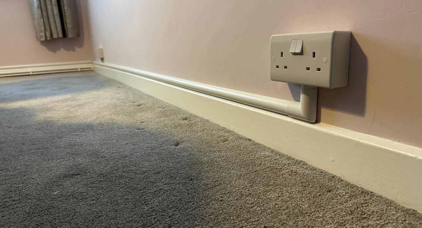 Socket installation with D line trunking